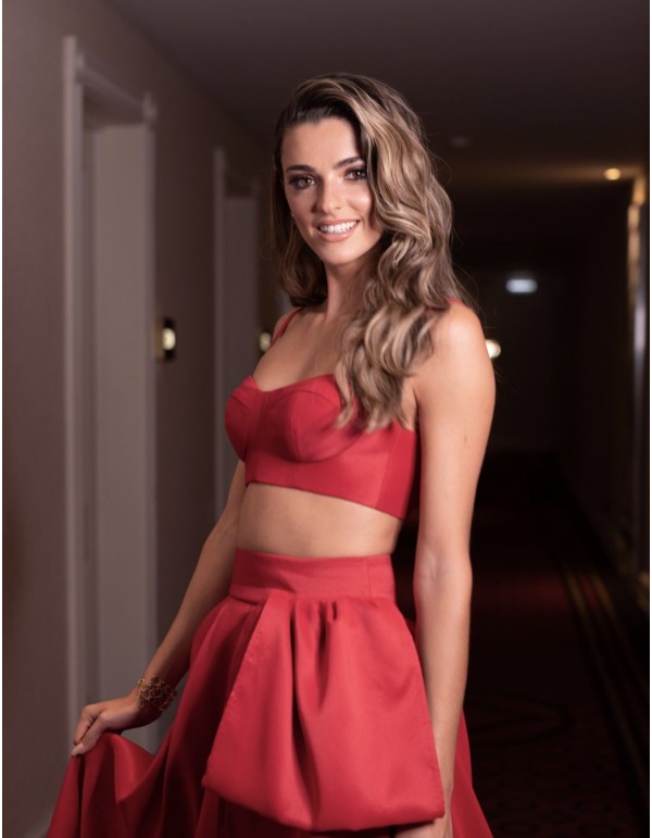 Red strapless top with balconette neckline - Joana Aguiar 2