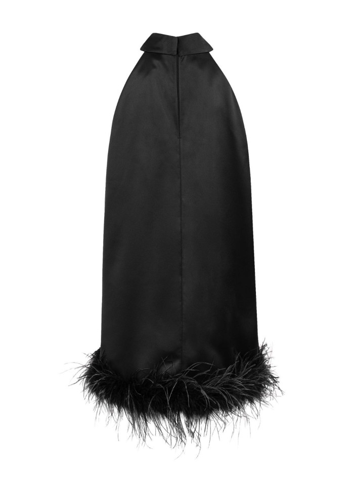 Vestido de cóctel con plumas y escote halter