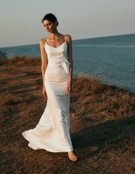 Robe de mariée en lingerie satinée avec ceinture