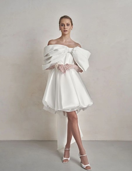 Vestido de novia marfil corto con maxi lazo
