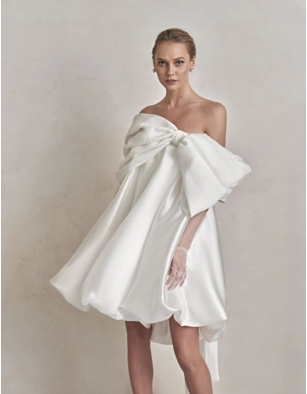 Short ivory wedding dress with maxi bow