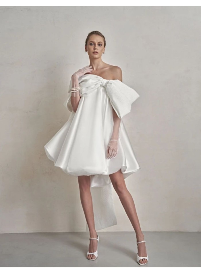 Robe courte de mariée ivoire avec nœud maxi