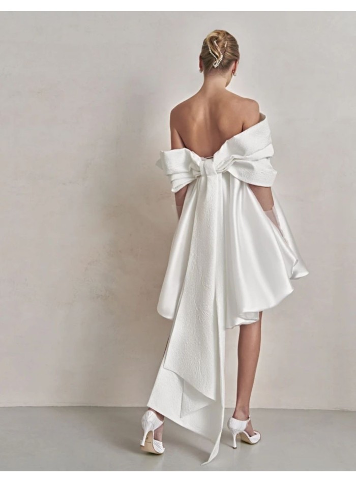 Short ivory wedding dress with maxi bow