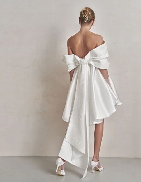 Short ivory wedding dress with maxi bow