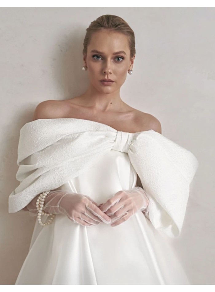 Vestido de novia marfil corto con maxi lazo