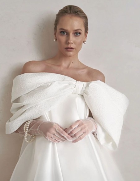 Short ivory wedding dress with maxi bow