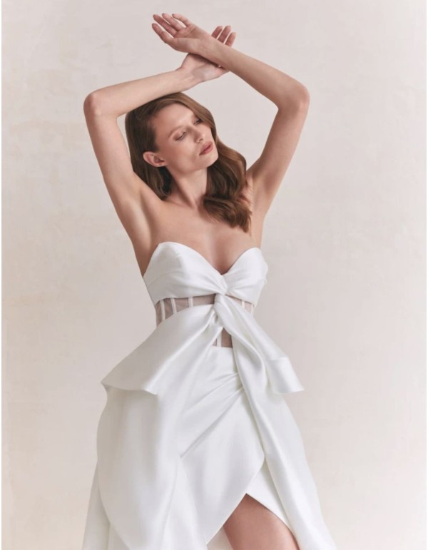 Robe courte de mariage ivoire à encolure sans bretelles 2