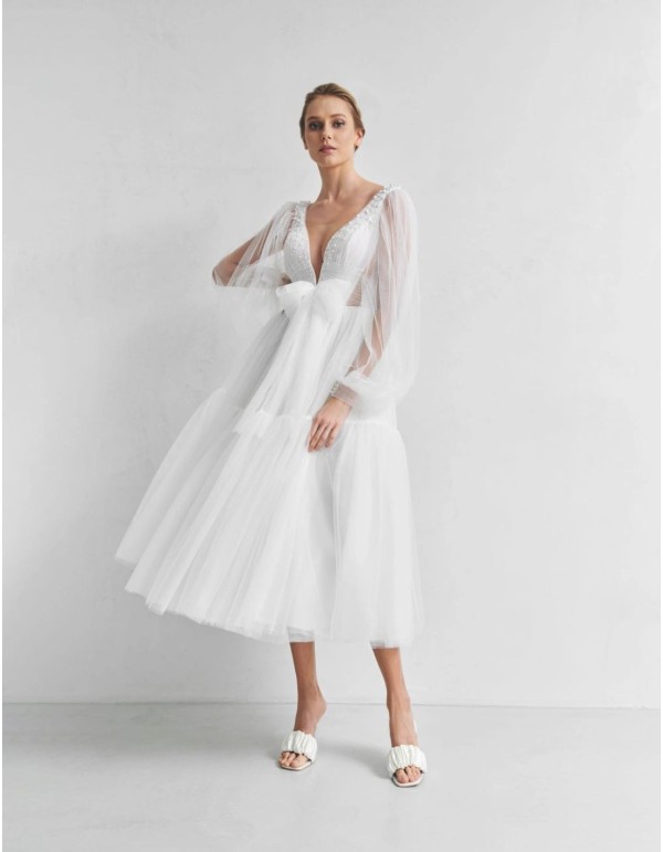 Short wedding dress with tulle skirt