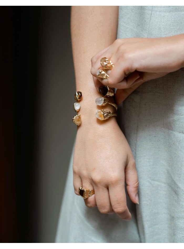 Brazalete dorado de piedra natural marrón