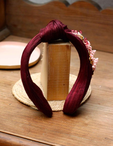 Bandeau d'invité avec nœud en sinamay et détails floraux