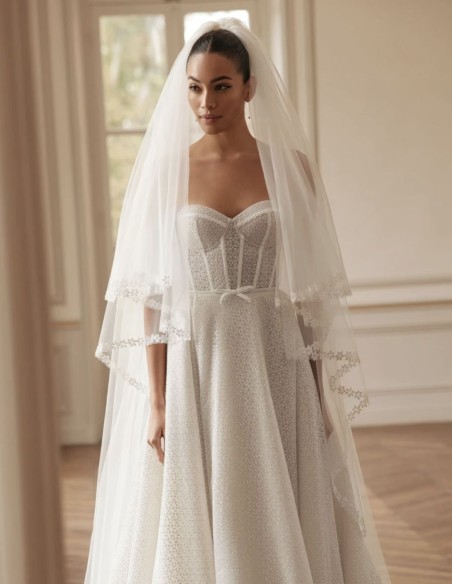 Robe longue de mariage avec encolure sans bretelles