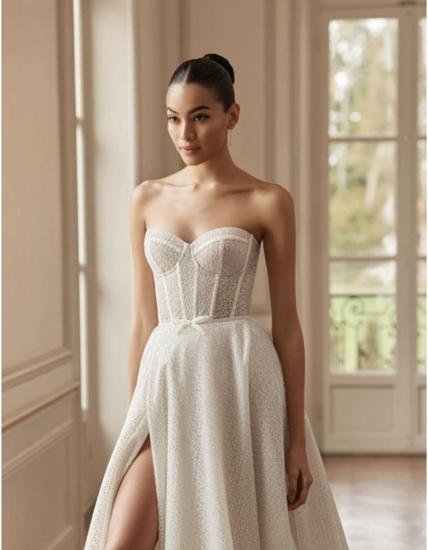 Robe longue de mariage avec encolure sans bretelles 2