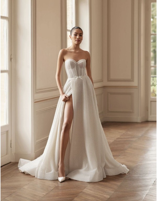 Long wedding dress with strapless neckline