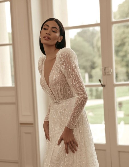 Vestido de novia línea A con encaje y pedrería