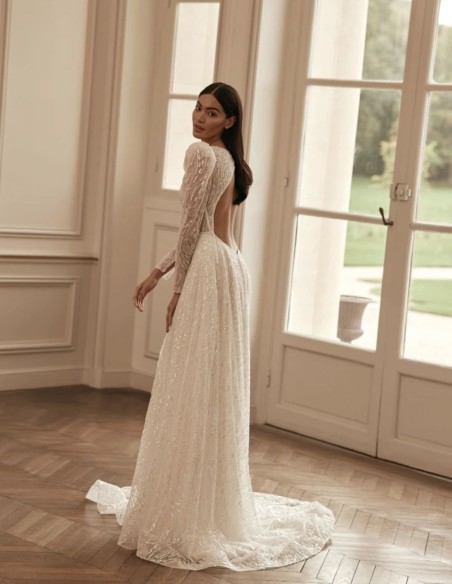 Vestido de novia línea A con encaje y pedrería