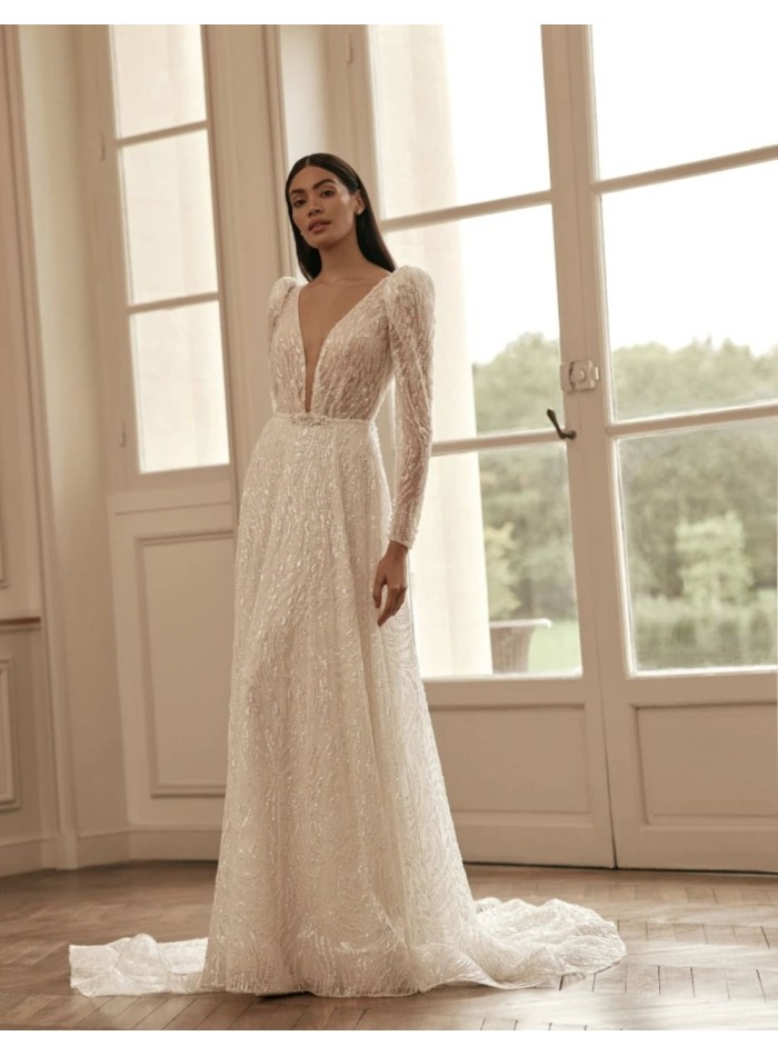 Vestido de novia línea A con encaje y pedrería