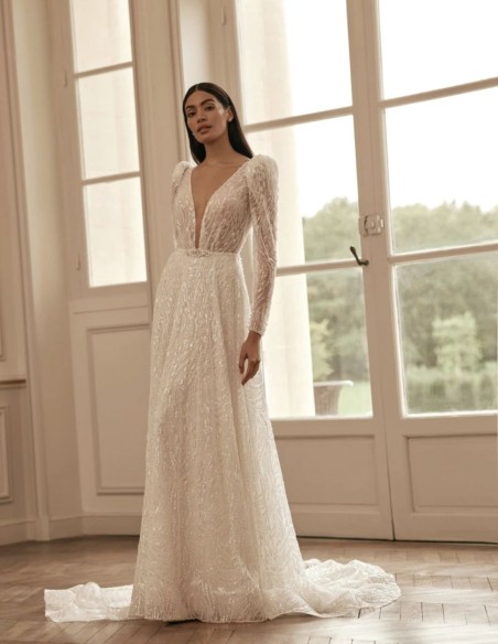 Vestido de novia línea A con encaje y pedrería