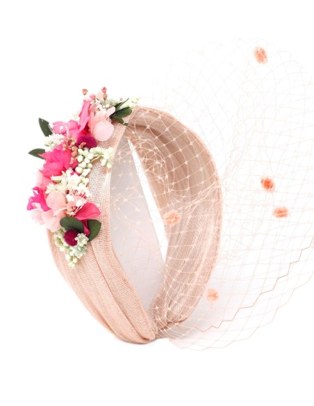 Diadema para invitada cruzada rosa con flores preservadas