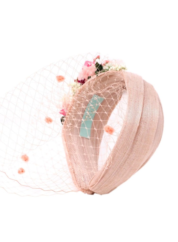 Diadema para invitada cruzada rosa con flores preservadas para fiesta