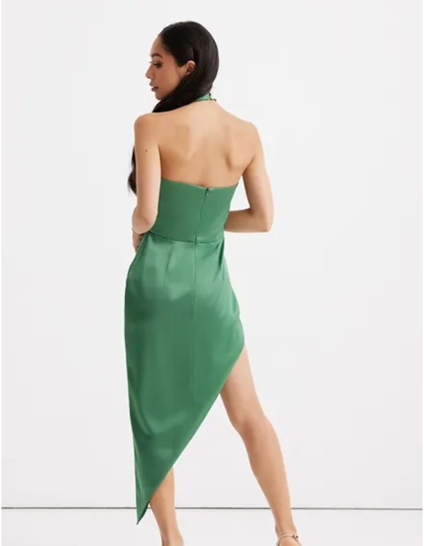 Robe asymétrique décolletée pour les fêtes 2