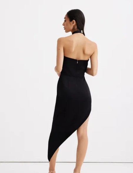 Robe asymétrique décolletée pour les fêtes