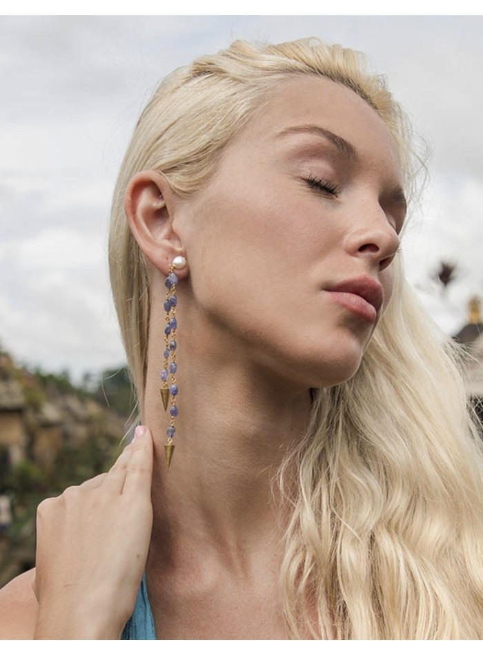 Boucle d'oreilles longues avec pierres bleues