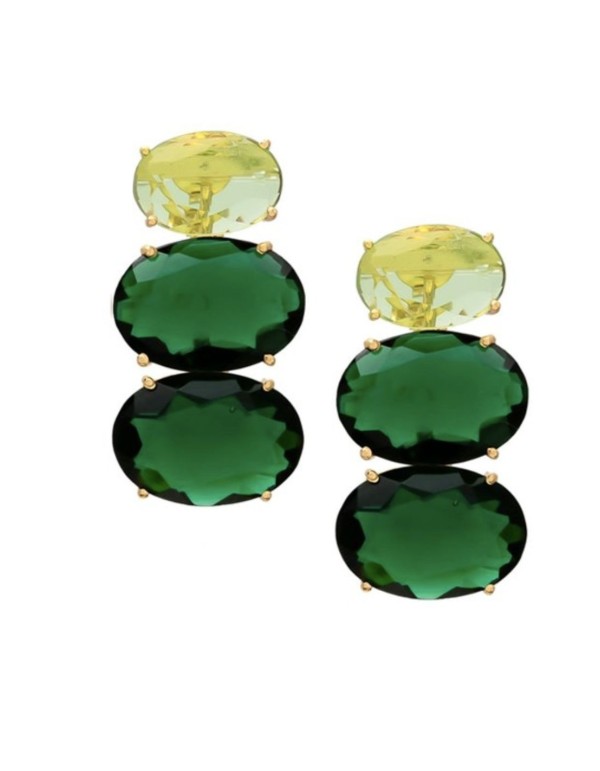 Party earrings with natural stones in oval shape in emerald green color, perfect for events.