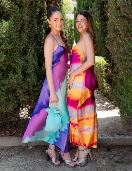 Robe d'invitée à bretelles croisée dans le dos en tissu