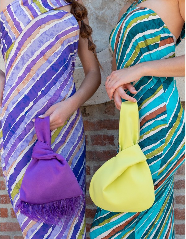 Bolso de mano japonés de antelina con plumas