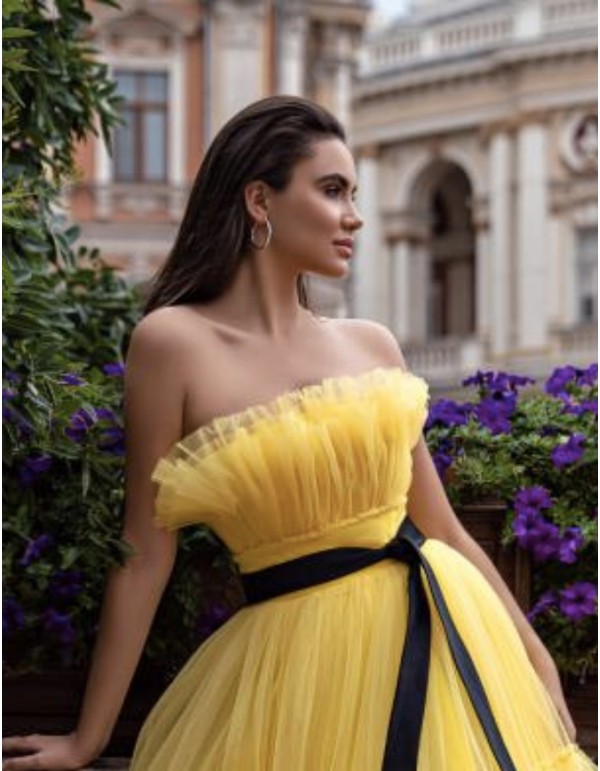 Vestido de fiesta largo con tul y lazada