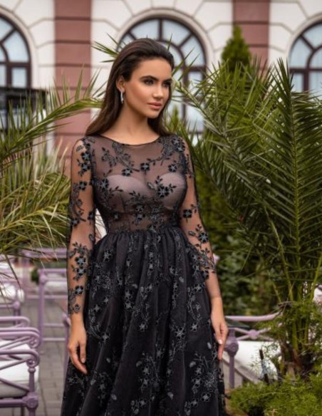 Robe longue de fête avec tulle et broderie de dentelle