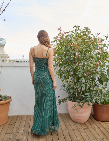 Vestido largo de fiesta con pedrería y escote en V verde