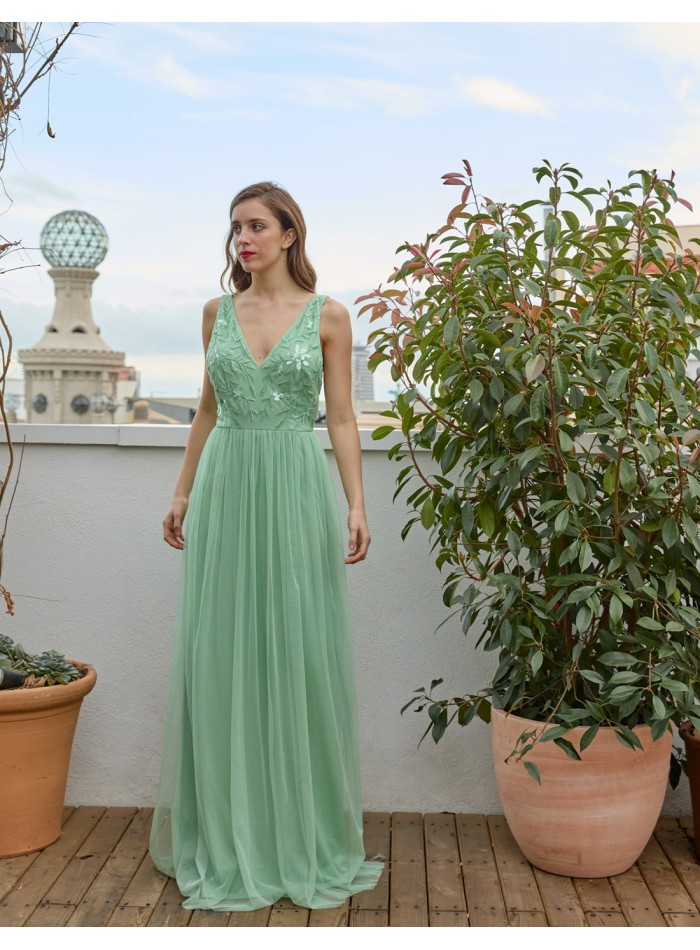 Vestido largo de fiesta con detalle pedrería y falda de tul verde