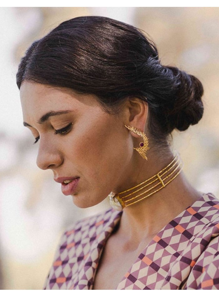 Choker dorado con piedra lunar blanca