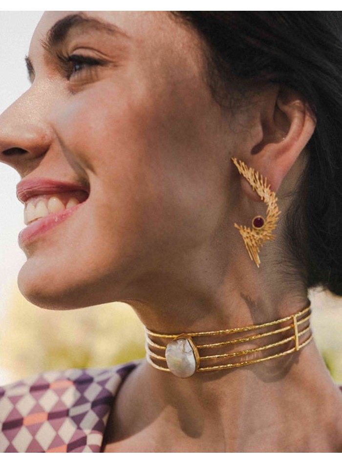 Gold choker with white moonstone