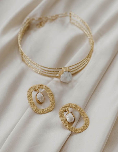 Gold choker with white moonstone