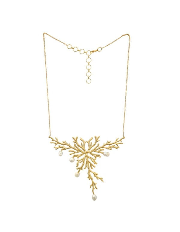 Collier plaqué or avec ornements en récifs et perles...