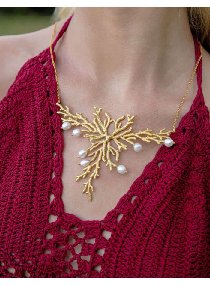 Gold plated necklace with reef and white pearl...