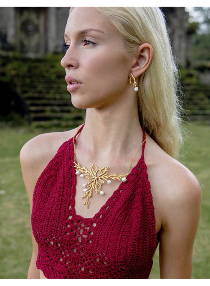 Gold plated necklace with reef and white pearl...