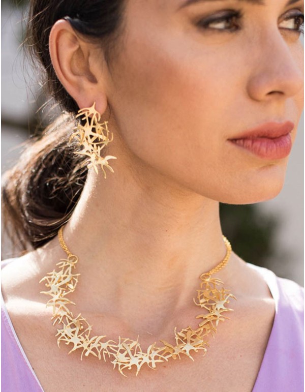 Collar dorado con adorno estrellas de mar 2