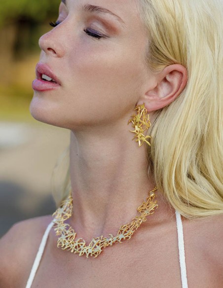 Golden necklace with starfish ornament