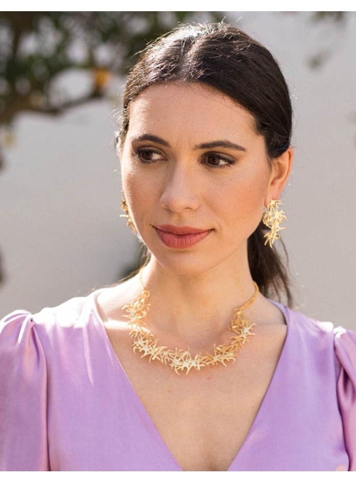 Golden necklace with starfish ornament