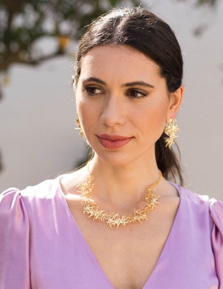 Golden necklace with starfish ornament