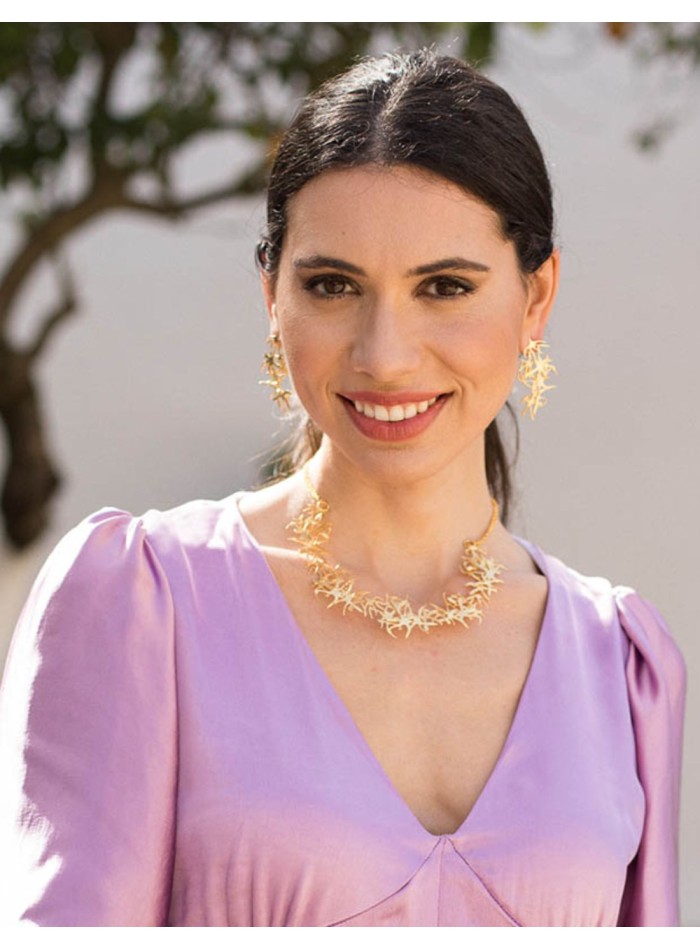 Golden necklace with starfish ornament