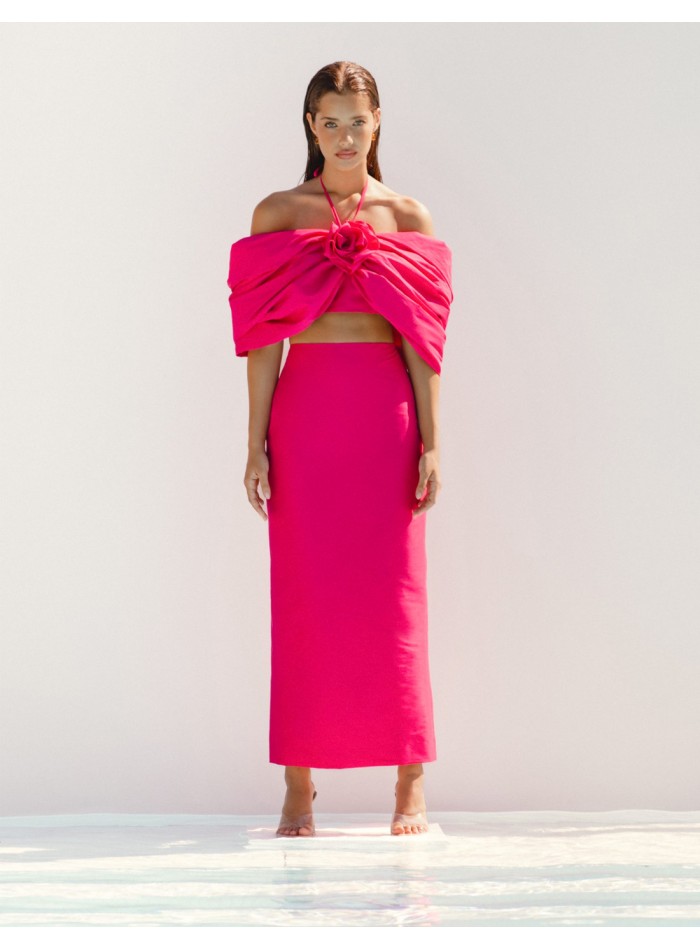 Knotted party top with drop sleeves and flower detail for guests