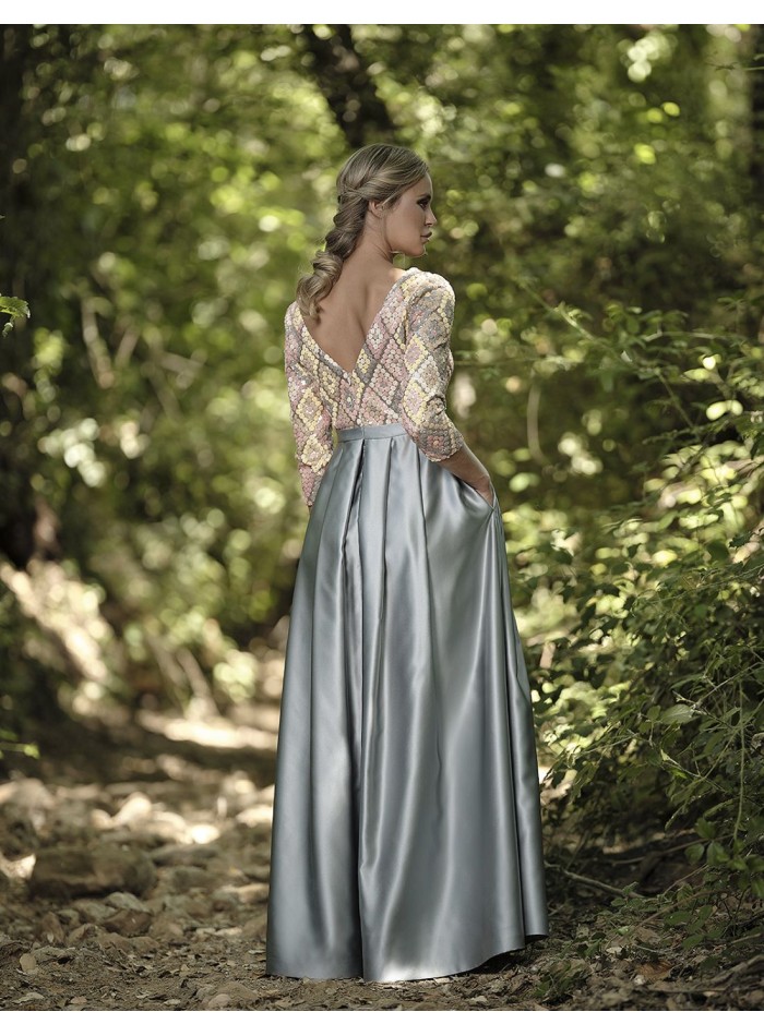 Vestido largo con lentejuelas y falda satinada