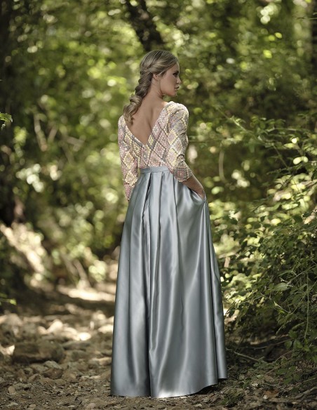 Vestido largo con lentejuelas y falda satinada