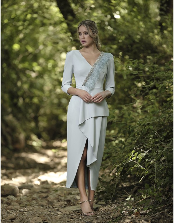 Robe de cocktail midi avec volant et ouverture