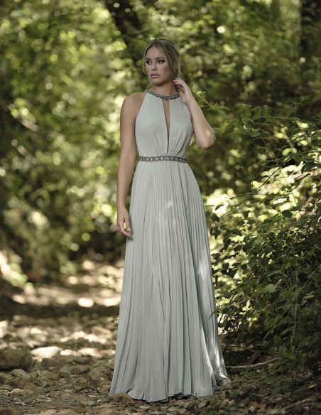 Vestido de fiesta largo plisado con pedrería