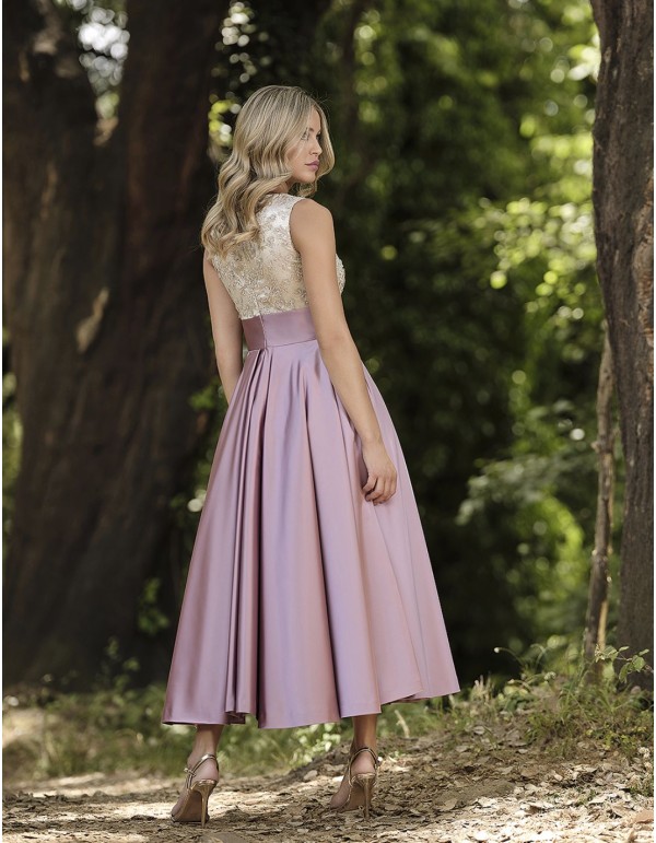 Vestido midi de fiesta rosa con bordado dorado 2